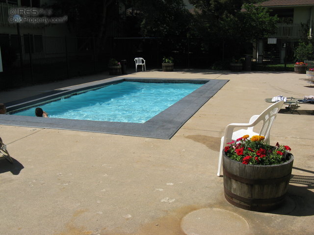 Swimming pool - 2707 Valmont Rd Apt 107D