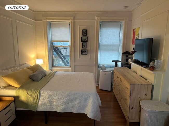 Building Photo - 451 W 36th St.