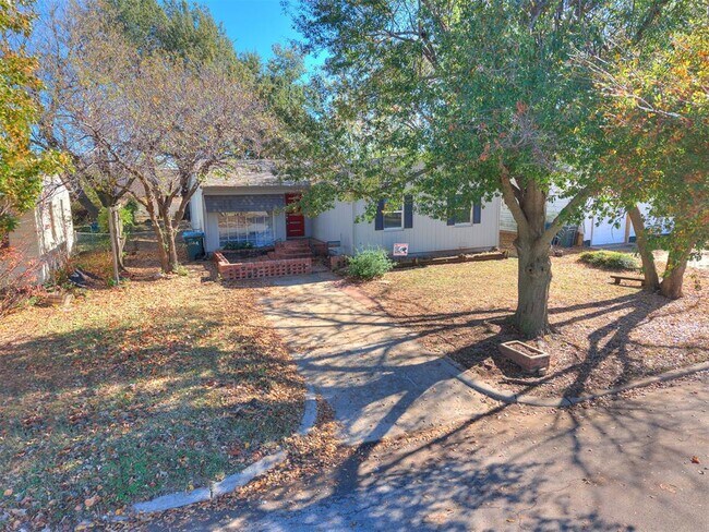 Building Photo - 816 S Santa Fe Dr