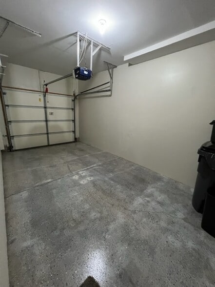 Building Photo - 696 Wilke Pl