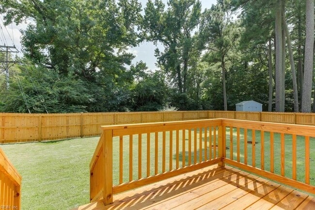 Building Photo - 3800 Sunset Point