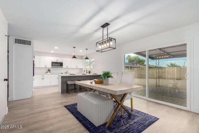 Building Photo - 3933 W Cactus Wren Dr