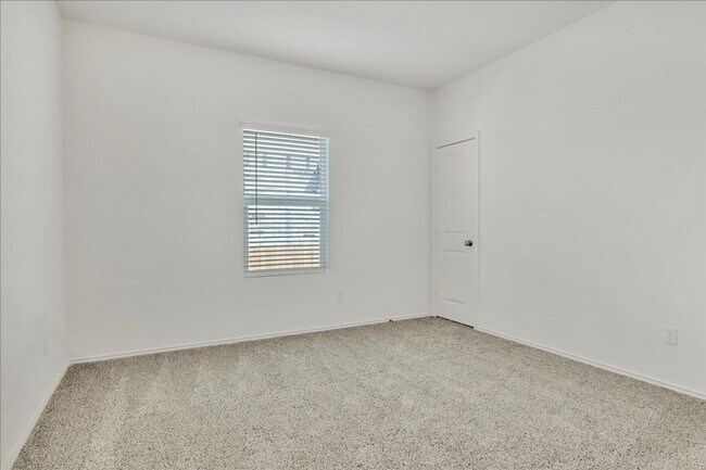 Building Photo - 816 Mallow Rd