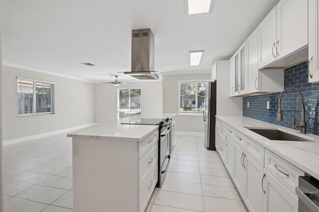 Building Photo - 819 SW 13 Street Fort Lauderdale, FL 33315