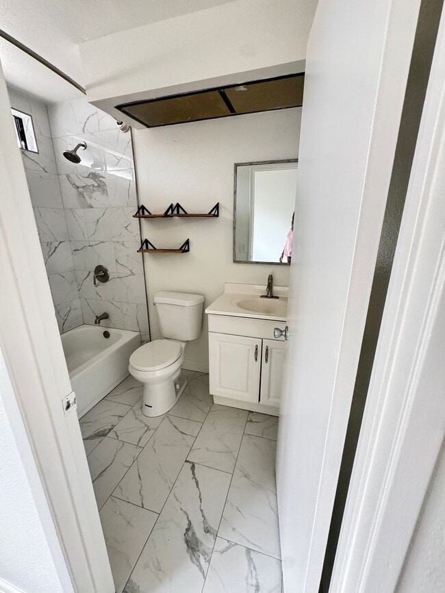 Building Photo - Welcome home to this charming and cozy corner-unit condo in the heart of Rancho Cucamonga!