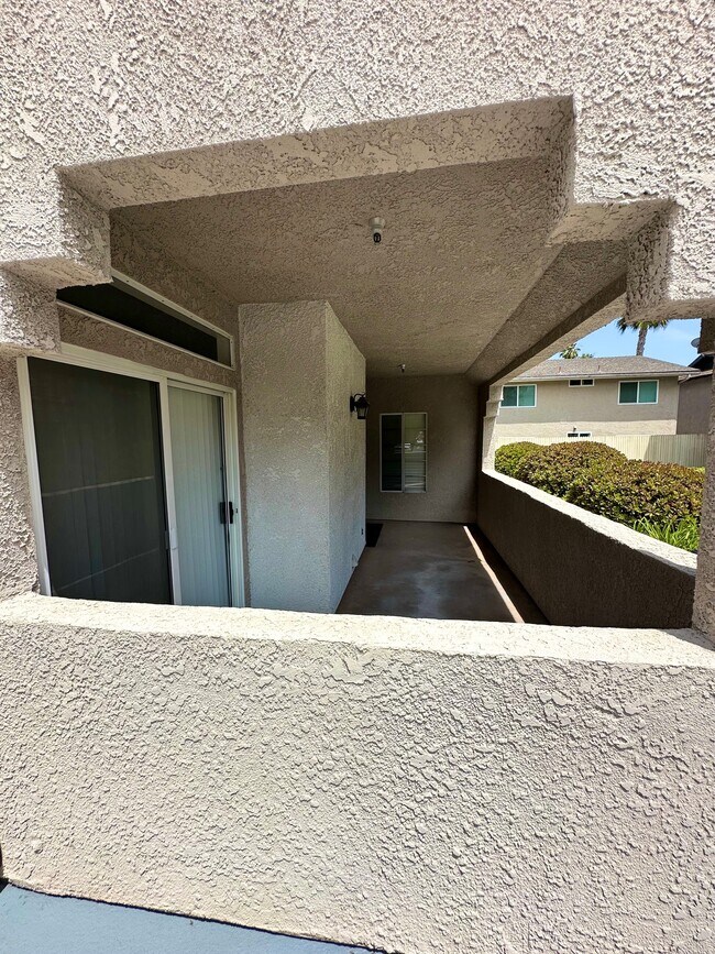 Building Photo - 4581 Warner Ave