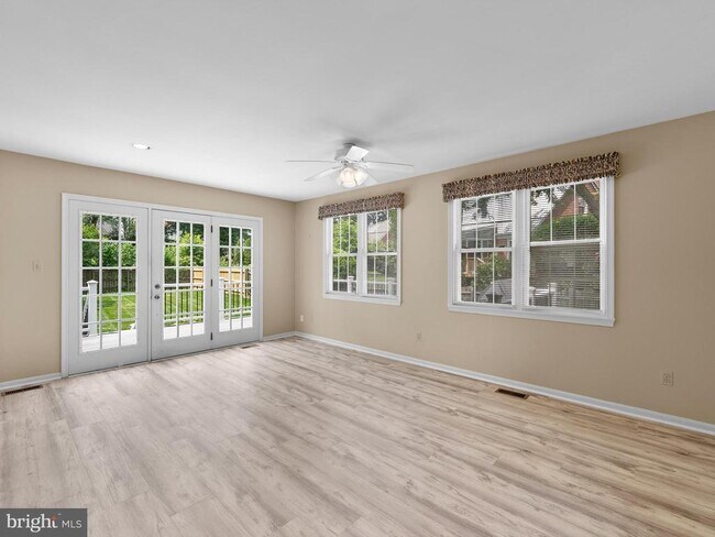 Building Photo - 404 S George Mason Dr