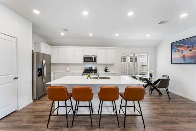 Building Photo - 3126 Stonebriar Dr