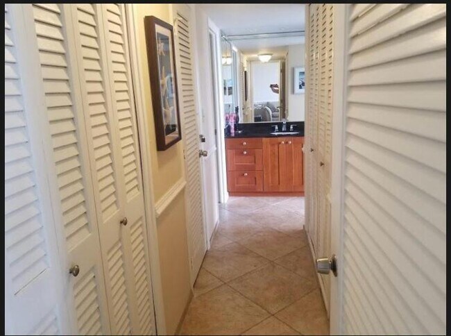 Building Photo - 305 N Pompano Beach Blvd