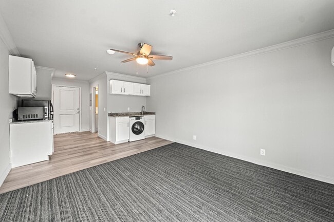 Building Photo - 8050 Baymeadows Cir W