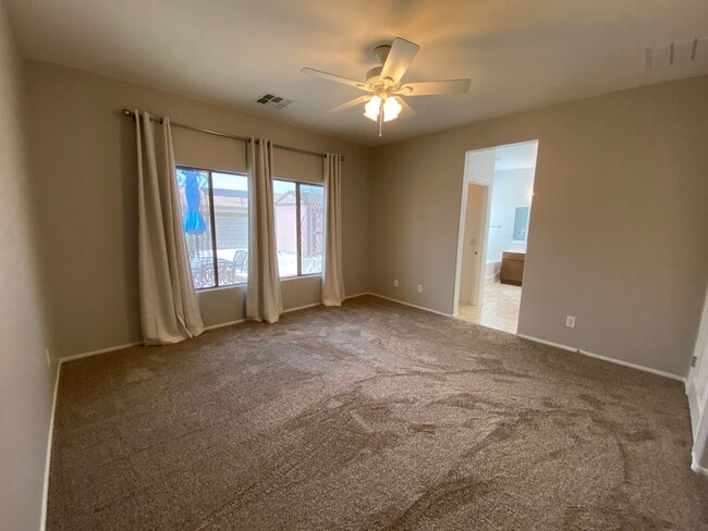 Building Photo - Exceptional 4BR/2BA Home in Magma Ranch! T...