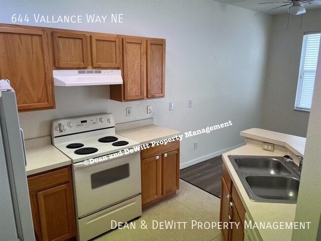 Building Photo - 644 Vallance Way NE