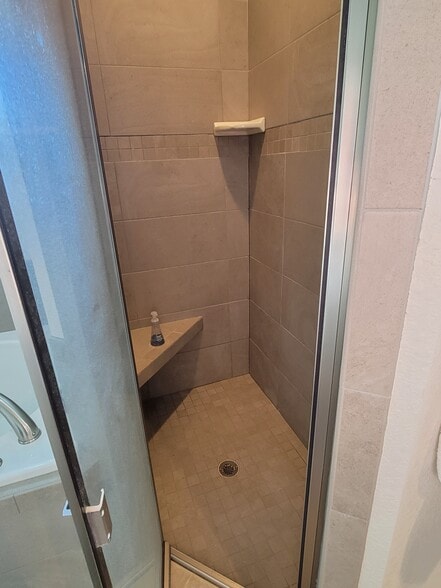 Master shower - 116 Sunrise Hill Ln