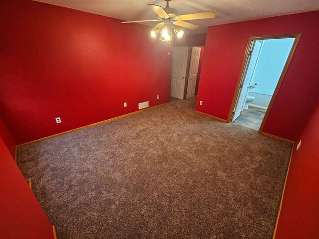 Building Photo - 2639 Yellowstone Dr