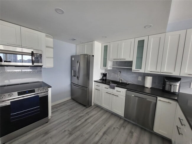 Building Photo - 3180 S Ocean Dr