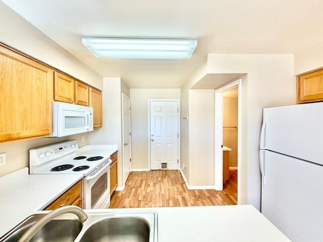 Building Photo - Westbury Farms 1-Bedroom