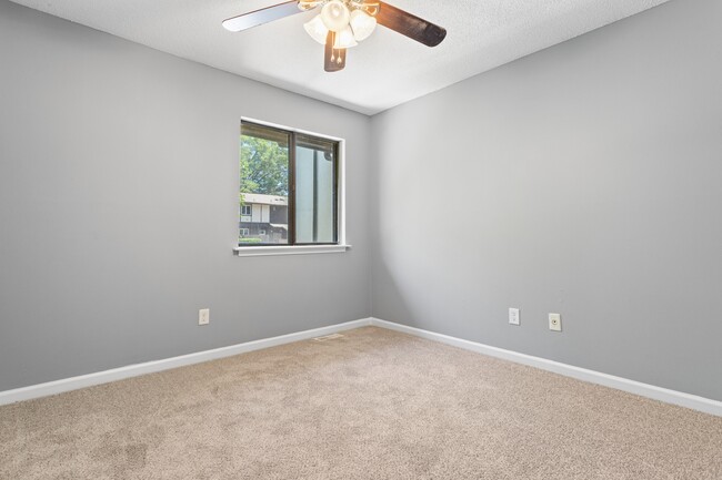 Building Photo - 4249 Lake Ridge Dr