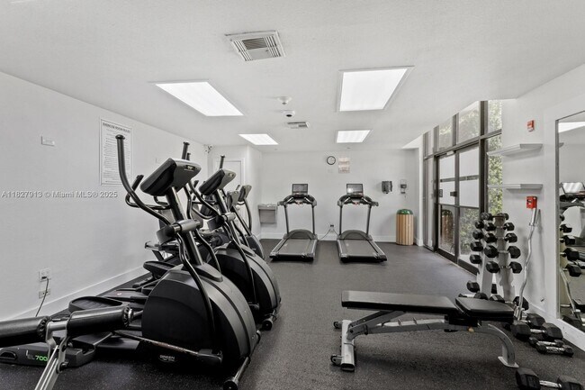 Building Photo - 181 Crandon Blvd