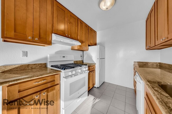 Building Photo - 963 Ridgeview Ct