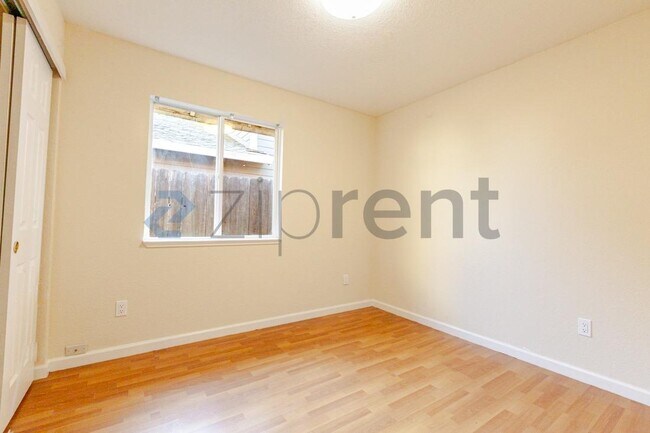 Building Photo - 3520 Y St