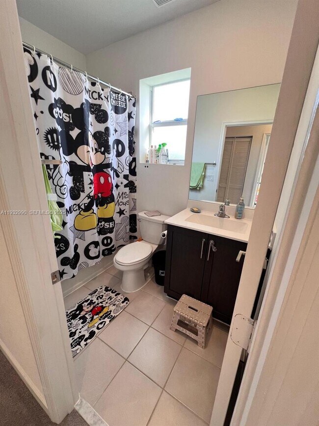 Building Photo - 1513 SE 26th Ter