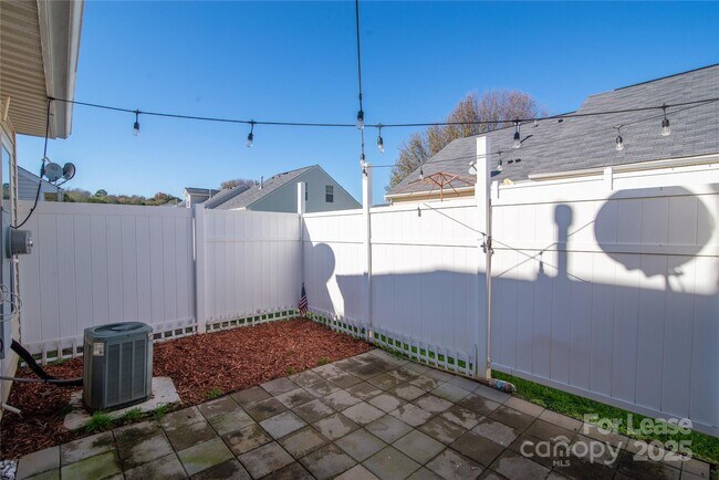 Building Photo - 2039 Shady Pond Dr