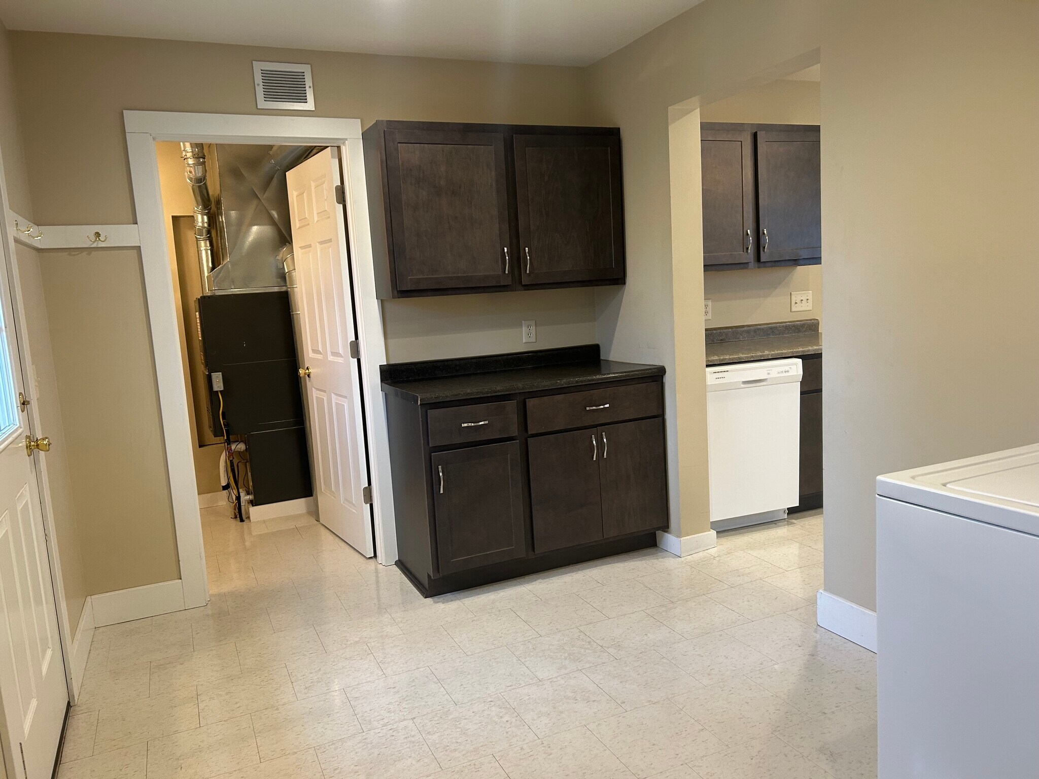 Building Photo - 304 Orchard St