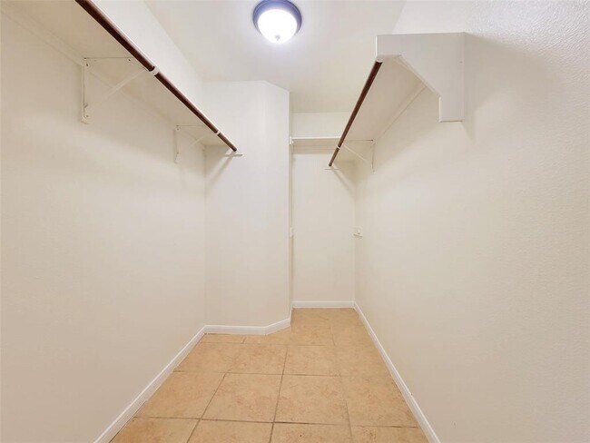 Building Photo - 7400 Muffin Dr