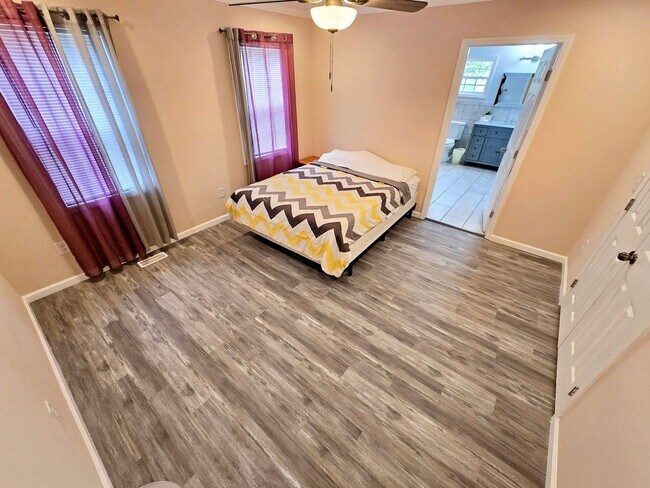 Building Photo - Amazing 4 bed room 3 bathroom home in the country with a large Private lot fully updated!!!!!!!