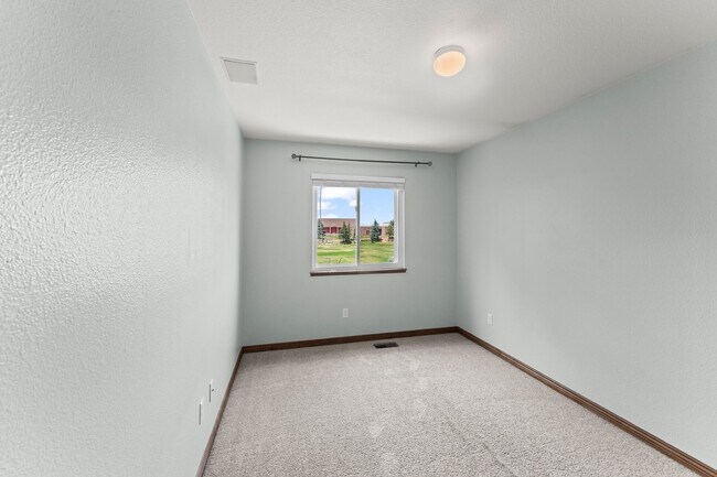 Building Photo - Beautiful 4 Bedroom Broadmoor Glen home - (D12 Schools)