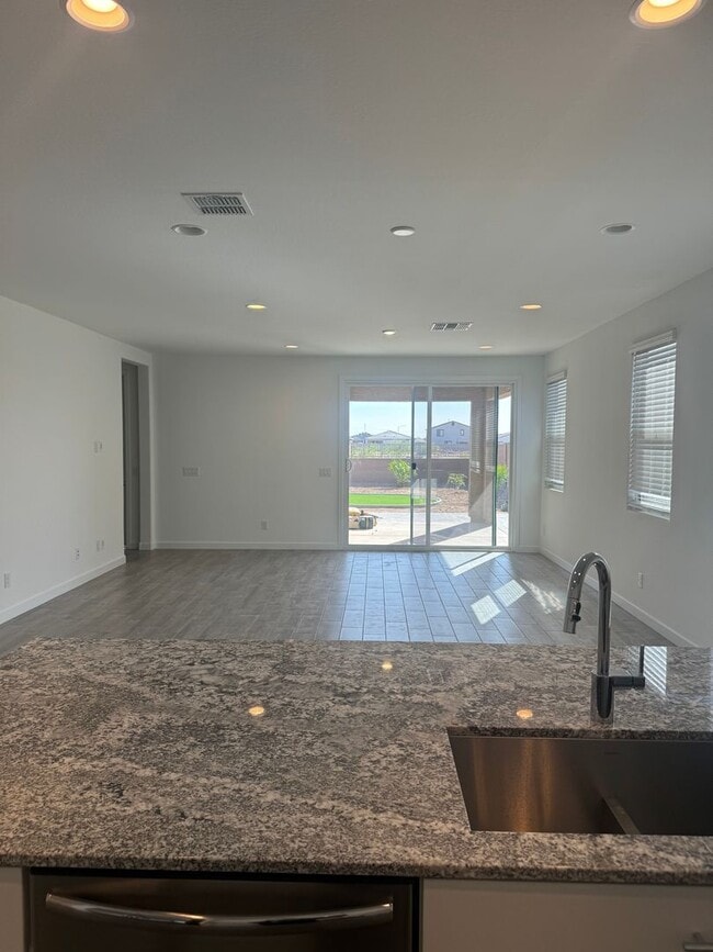 Building Photo - 4 bedroom Nextgen home in Phoenix