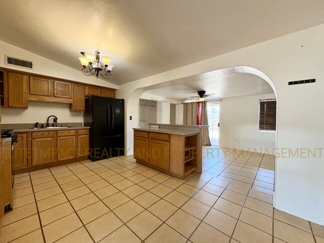 Building Photo - 4650 E Calle Aurora