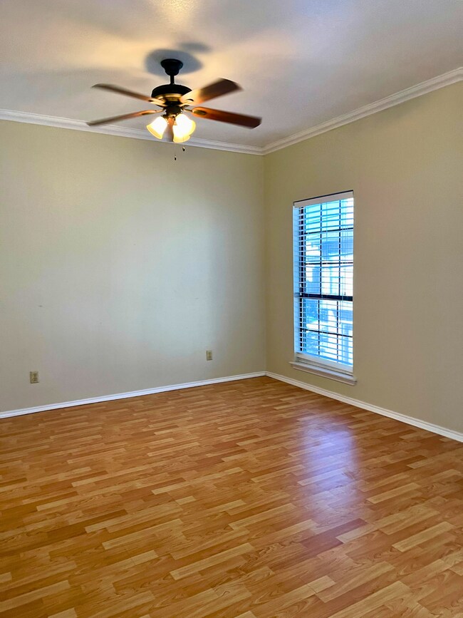 Building Photo - 11839 Parliament Dr