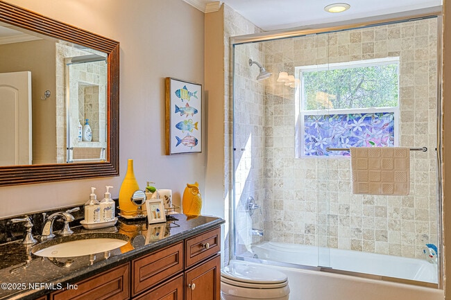 Building Photo - 120 Bay St