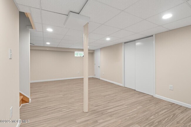 Building Photo - 250 Alpern Ave