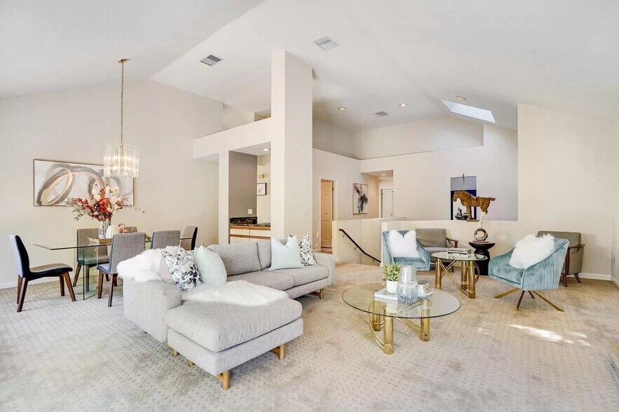 Building Photo - 3056 Lakemont Dr