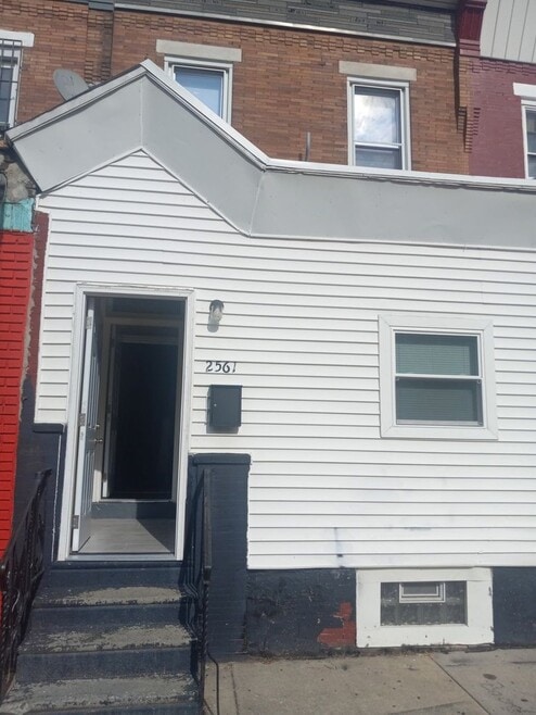 Building Photo - 2561 N 29th St