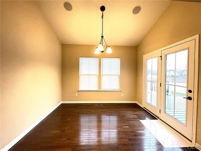 Building Photo - 113 Weeping Willow Way