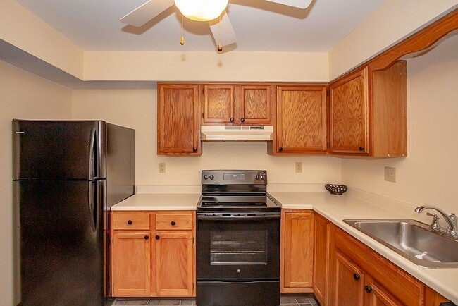 Kitchen - 7 Clubhouse Dr