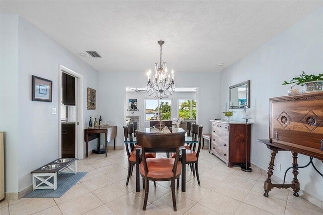 Building Photo - 4510 Bayview Dr