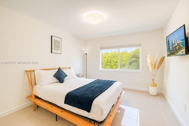 Building Photo - 1045 94th St