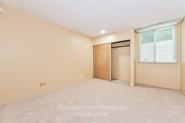 Building Photo - 3 BR 2 BA La Canada Flintridge 3 car garage