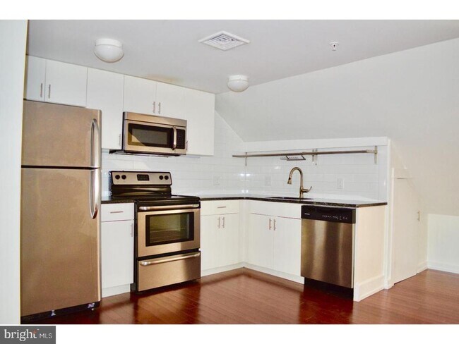 Building Photo - 1300 Spruce St