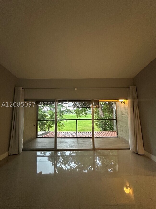 Building Photo - 14357 Kendale Lakes Dr
