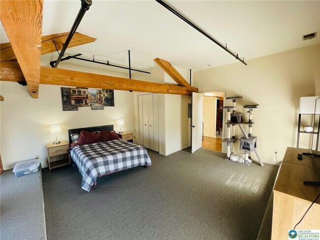 Building Photo - 101 W Race St