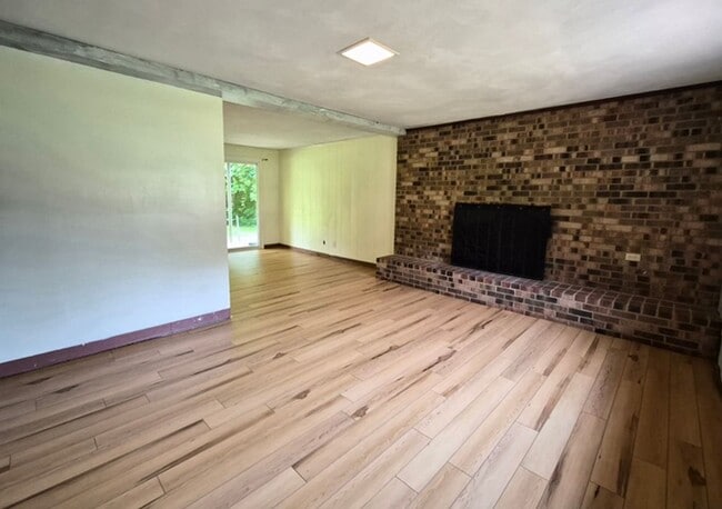 Building Photo - 706 McBryde Dr