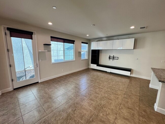 Building Photo - Lovely East Garrison 3 bedroom 2.5 bathroo...