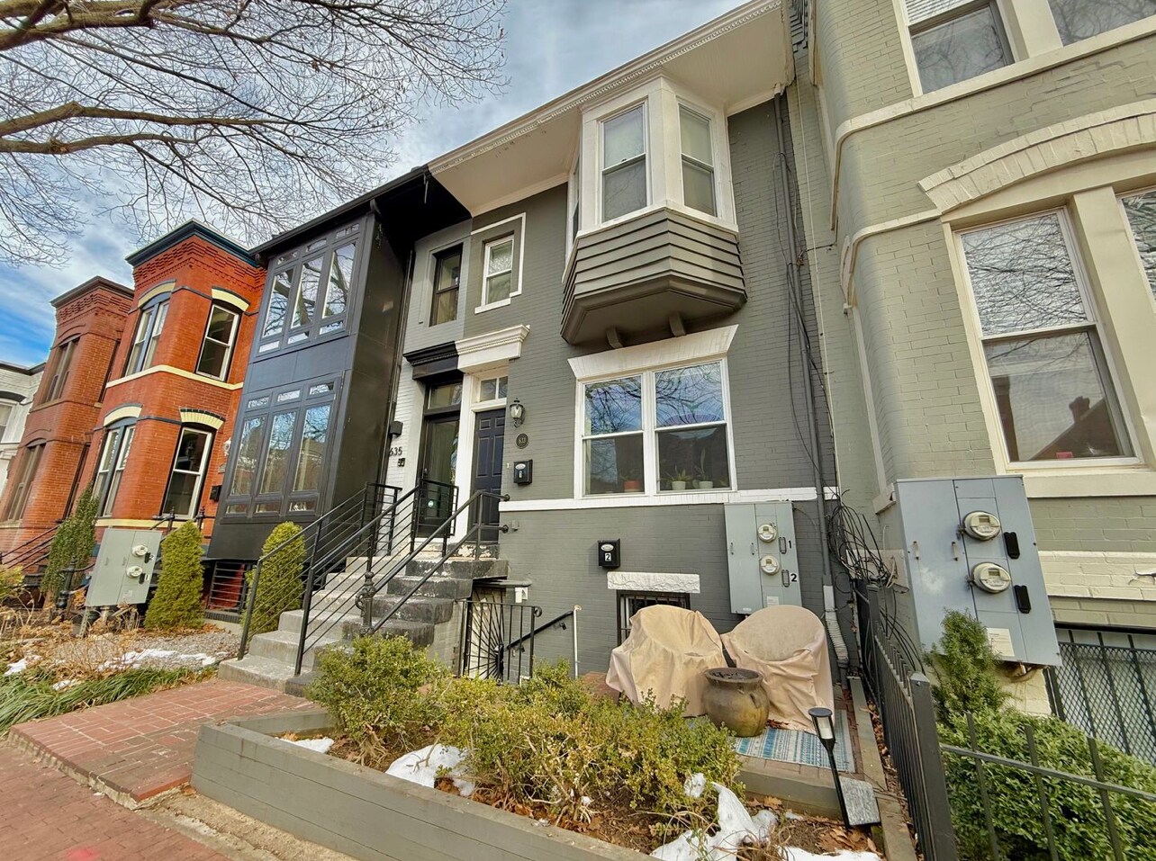 Building Photo - 633 14th St NE