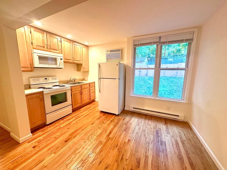 Primary Photo - Highland Crossing