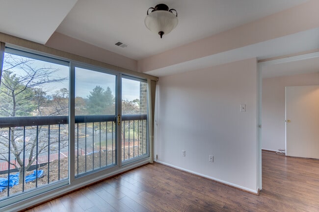 Building Photo - 2817 Jermantown Rd